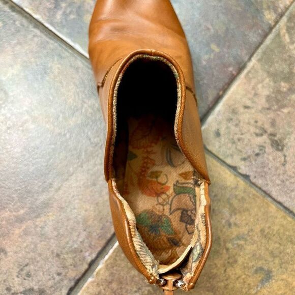 B O C By Born Lucky Brown Ankle Heel Booties 6 1/2 - Picture 9 of 14